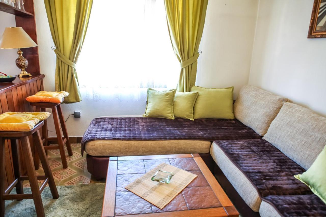 Apartment Dejan Цетинє Екстер'єр фото