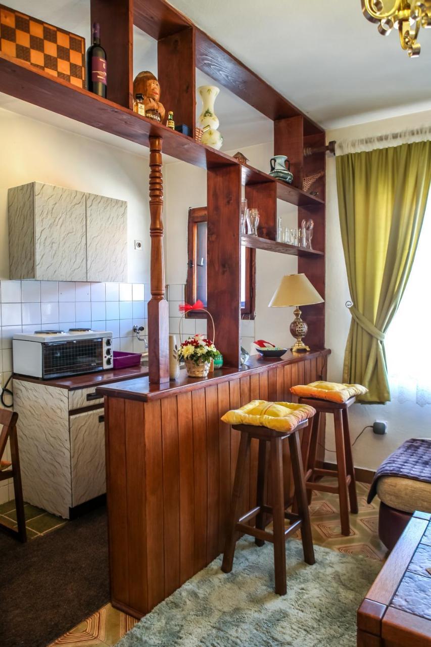 Apartment Dejan Цетинє Екстер'єр фото